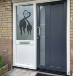 Raamfolie voordeur hond en kat met naam en huisnummer